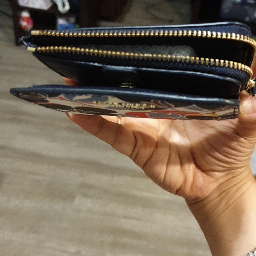 Wallet - Picture 2 of 4